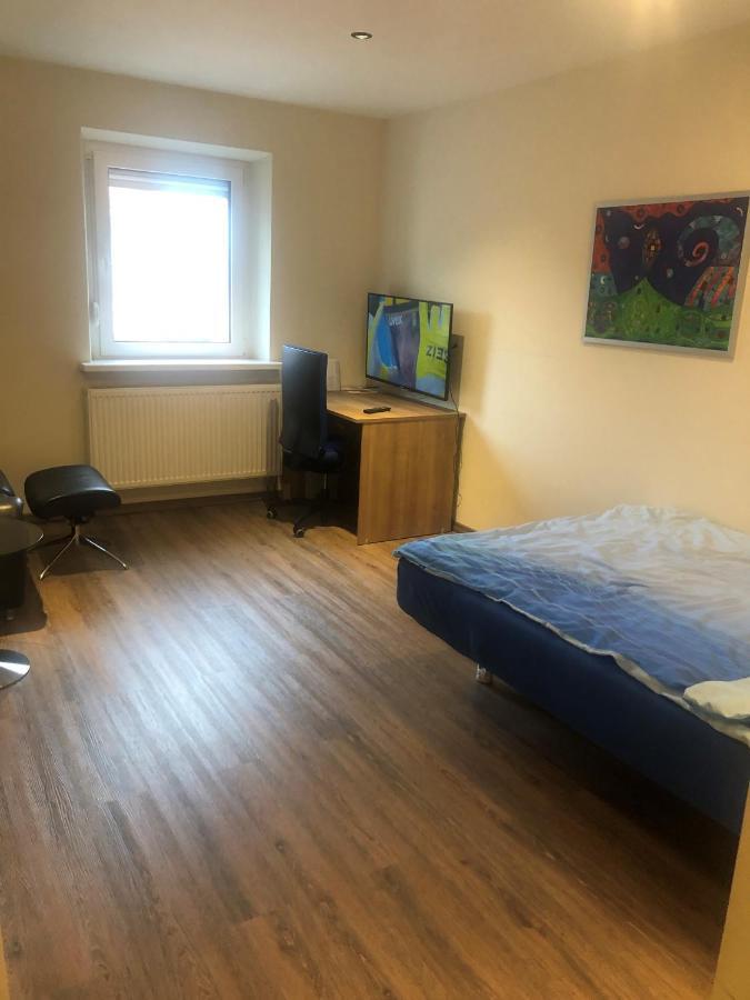 Calm Spacy Room, Own Modern Bath, Near Center, To 1 Person Or A Couple - Not Suitable For Craftsmen, Not Accepted - Privatly Rented ニュルンベルク エクステリア 写真